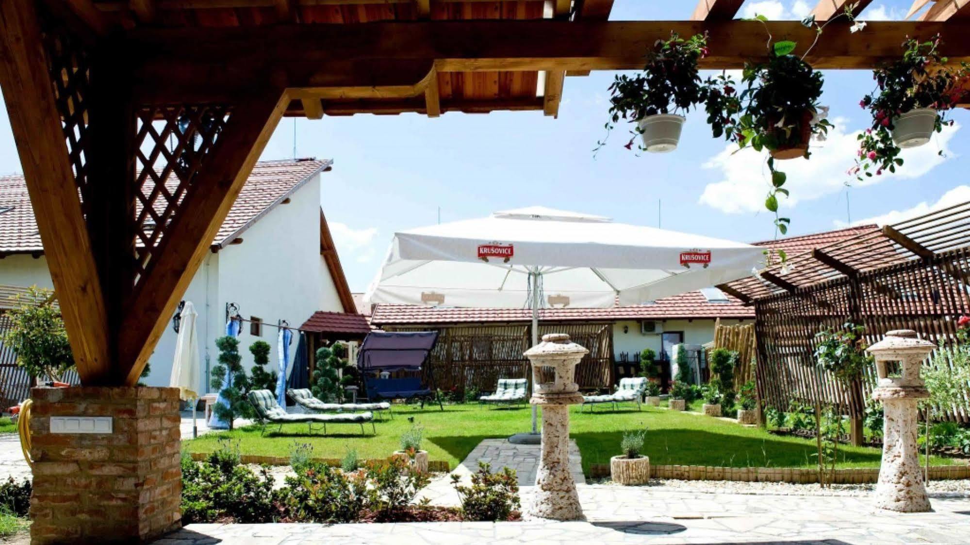 Nyilas Fogado Hotel Nyíregyháza Eksteriør billede
